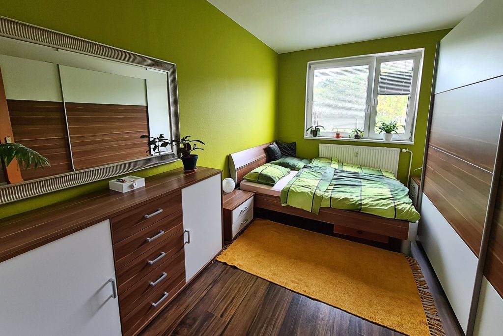 Slnečný 3-izbový byt s výhľadom na les